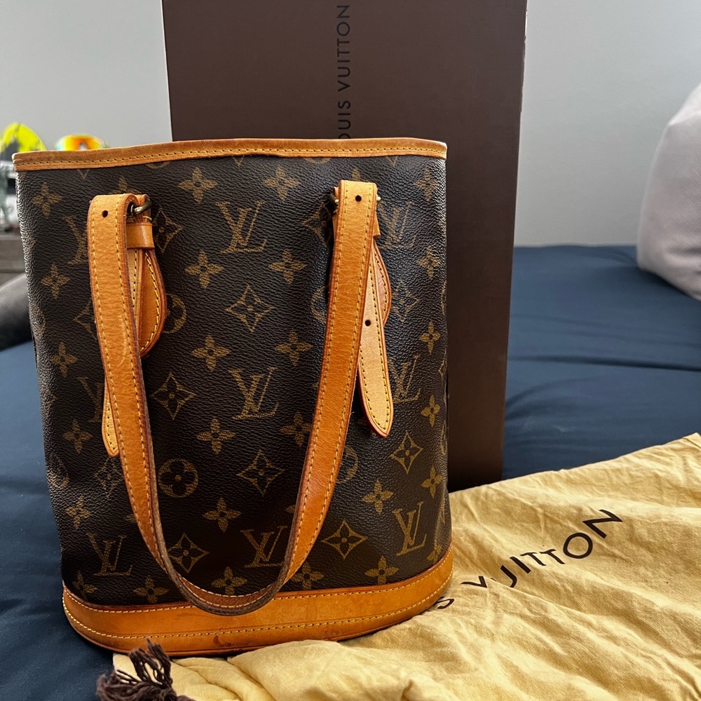 Louis Vuitton petite bucket bag in great condition.